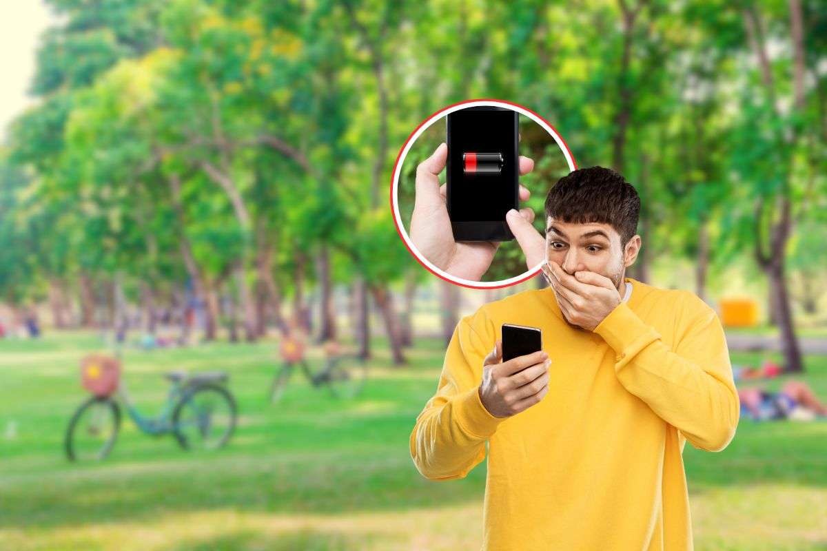 ragazzo-con-smartphone-in-un-parco